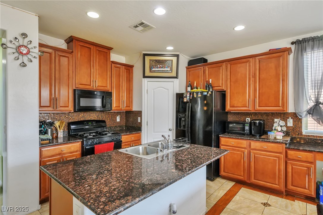 Las Vegas, Nevada 89122, United States, 5 Bedrooms Bedrooms, ,4 BathroomsBathrooms,Residential,Active,172661