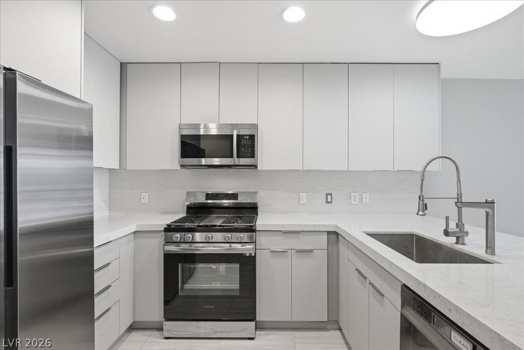 353 E Bonneville Avenue 902