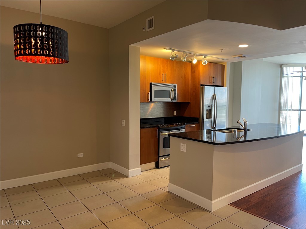 200 W Sahara Avenue 2211