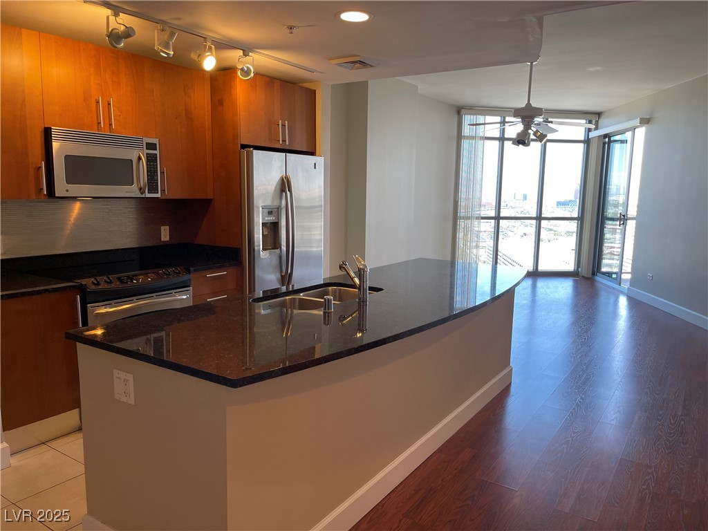 200 W Sahara Avenue 2211