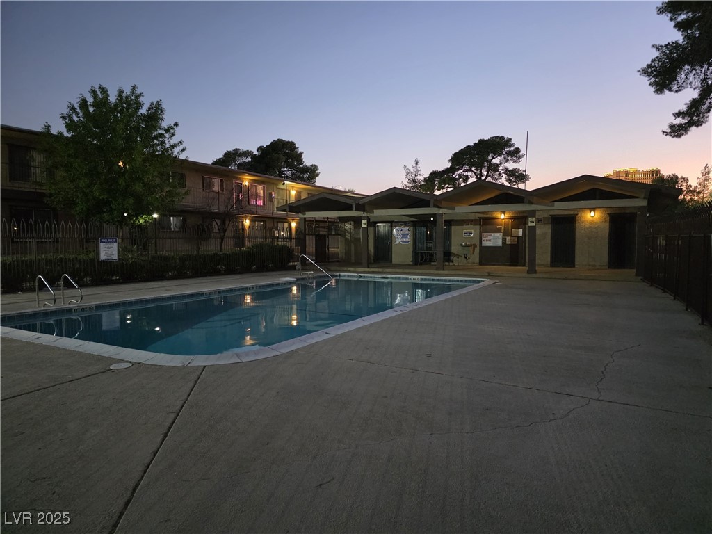575 S Royal Crest Circle Unit 26 - 1493337194