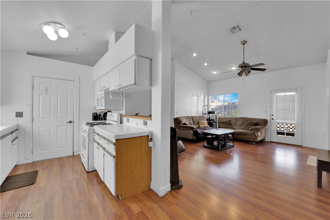 1600 N Torrey Pines Drive 202