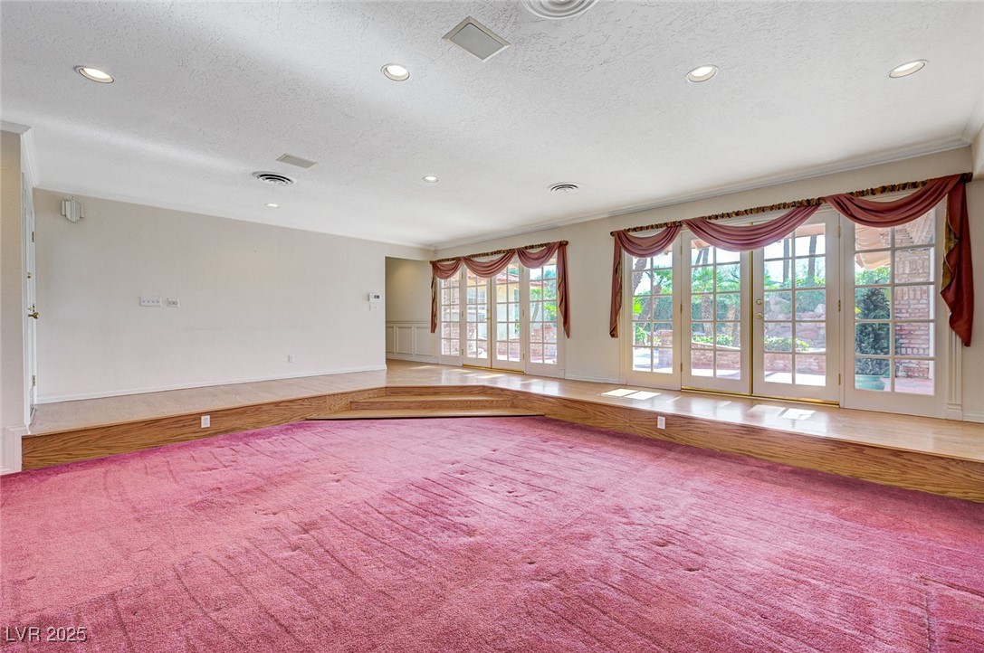 3753 Mountcrest Drive