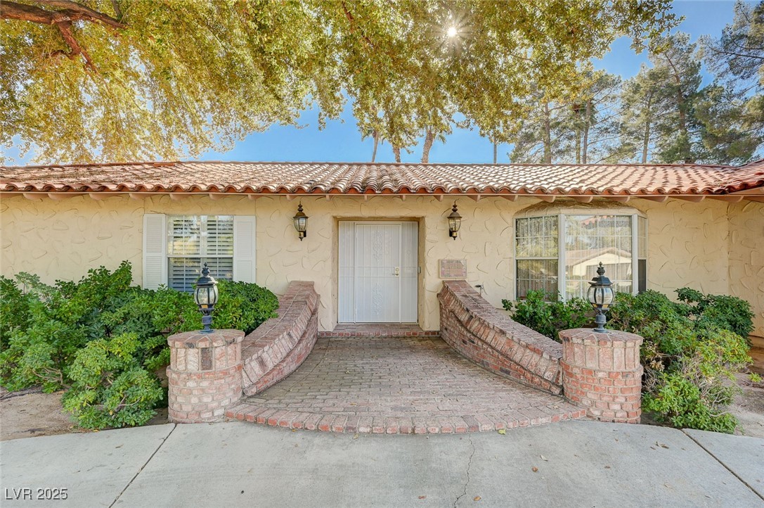 3753 Mountcrest Drive