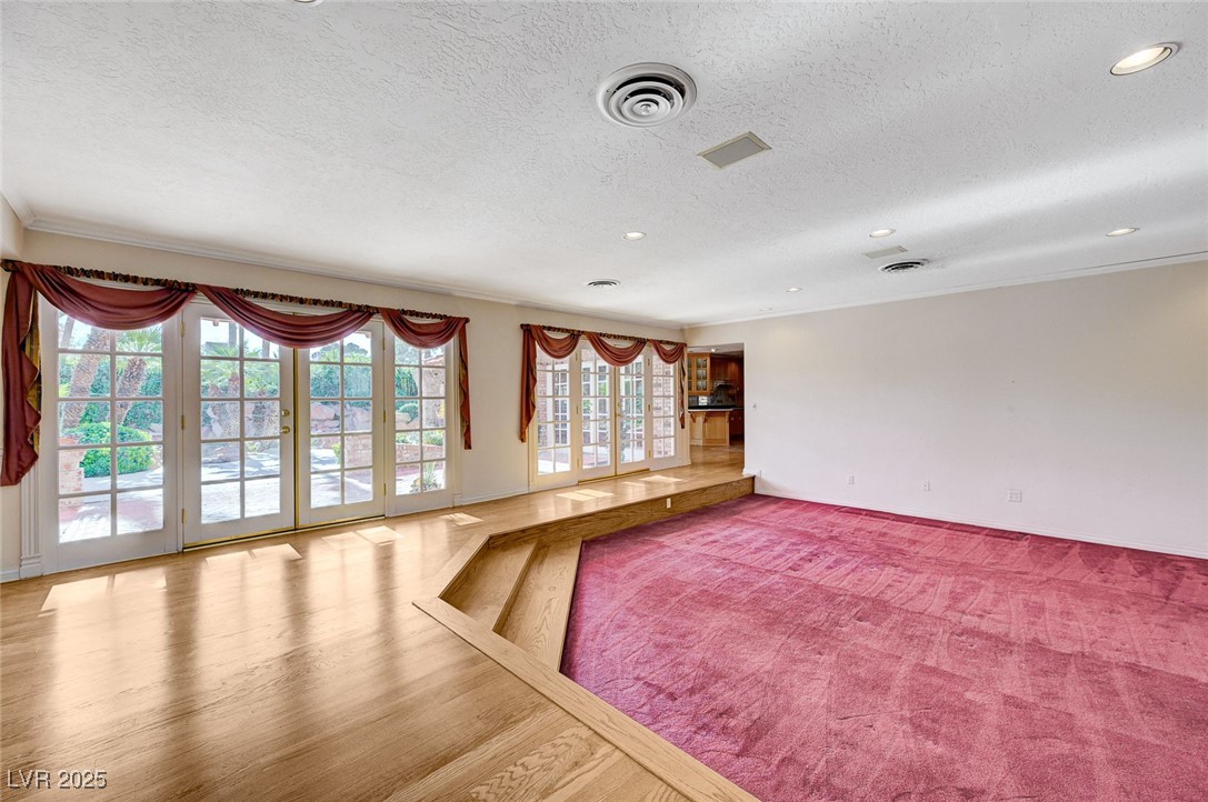 3753 Mountcrest Drive