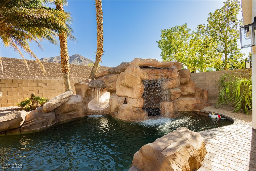 25 Blue Valley Drive, Henderson, Nevada image 2