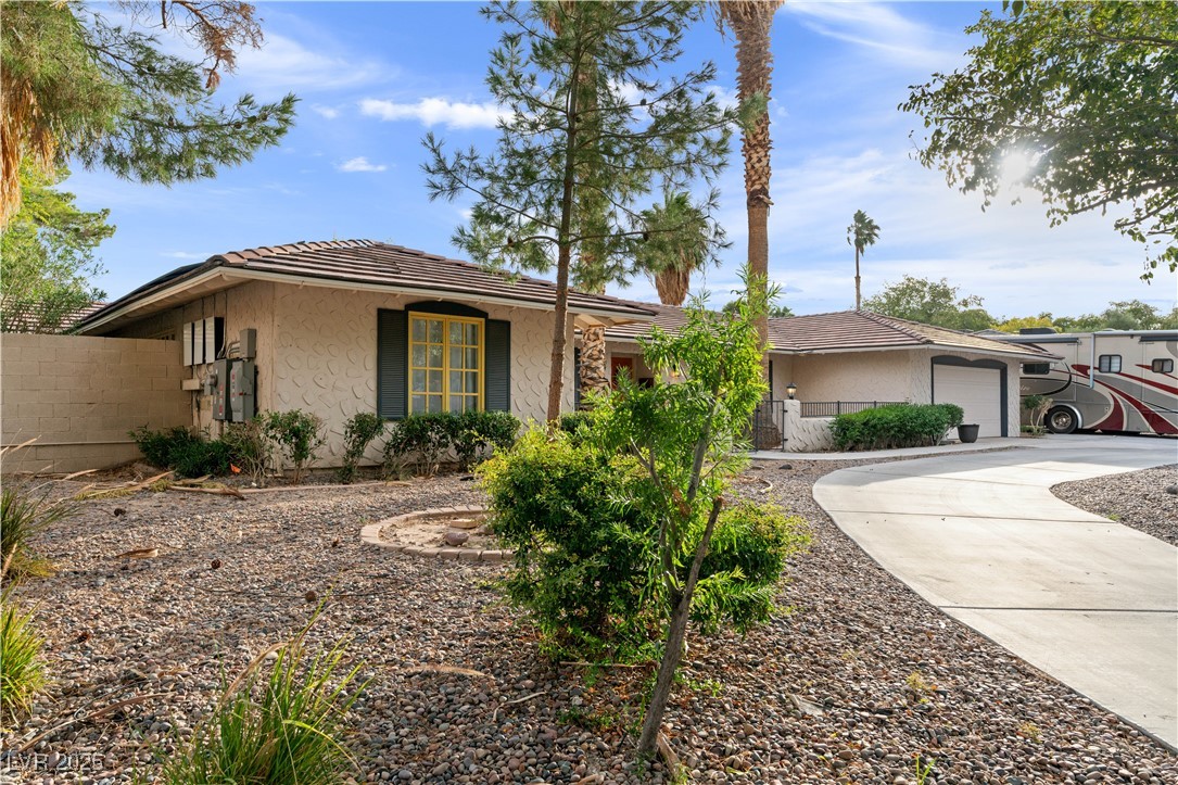 3689 N Rosecrest Circle