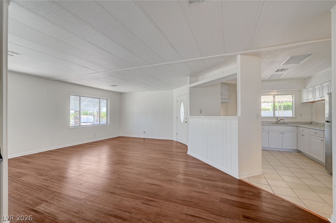 1010 La Mesa Way