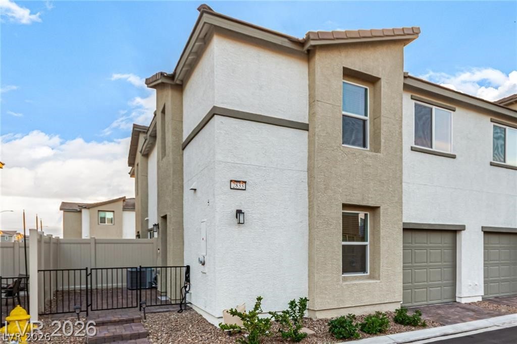 2833 Champagne Gold Avenue