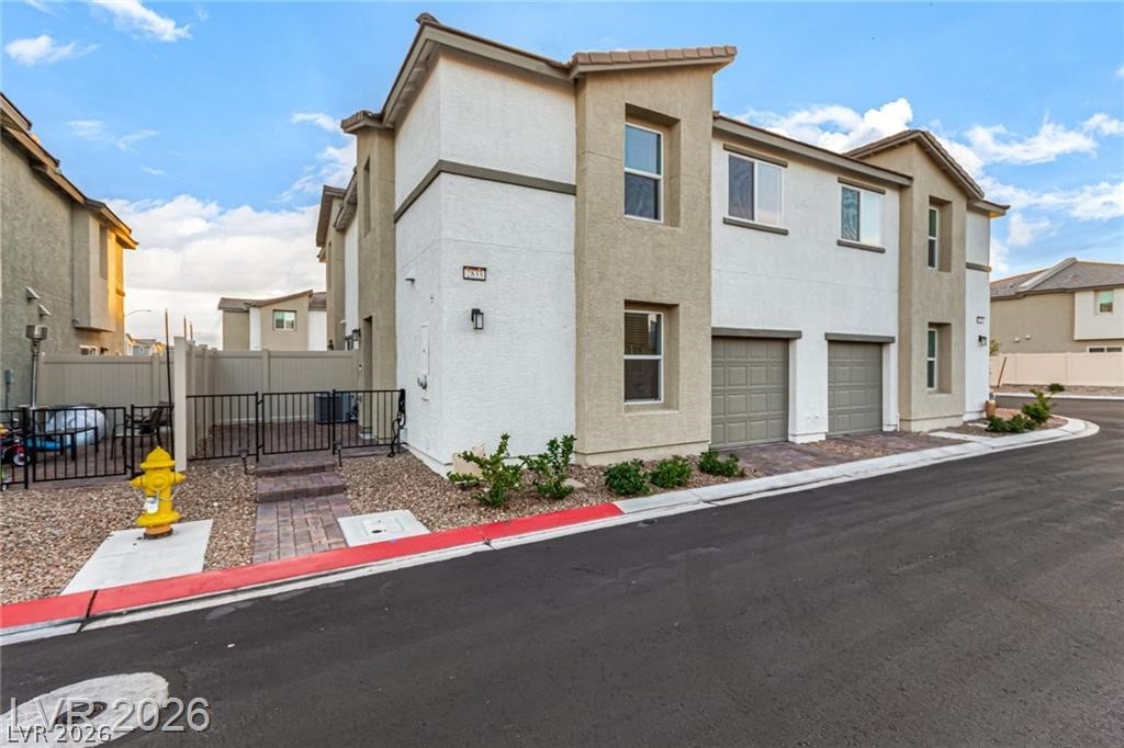 2833 Champagne Gold Avenue