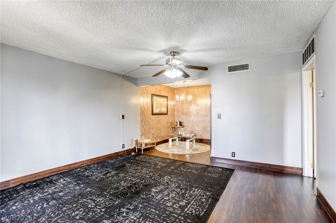 585 S Royal Crest Circle 20