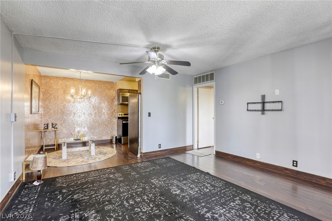 585 S Royal Crest Circle 20