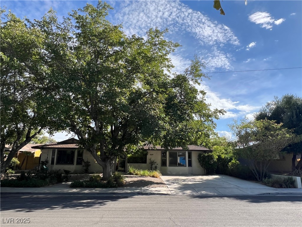 Properties 1 2809 Bryant Avenue