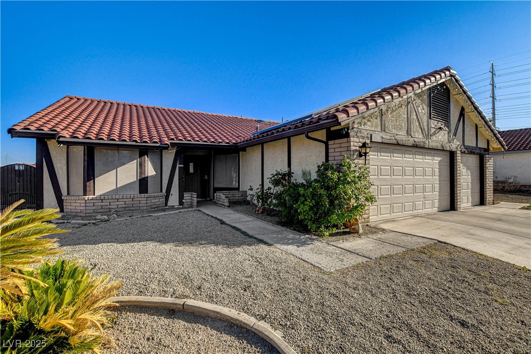 8517 Soneto Lane
