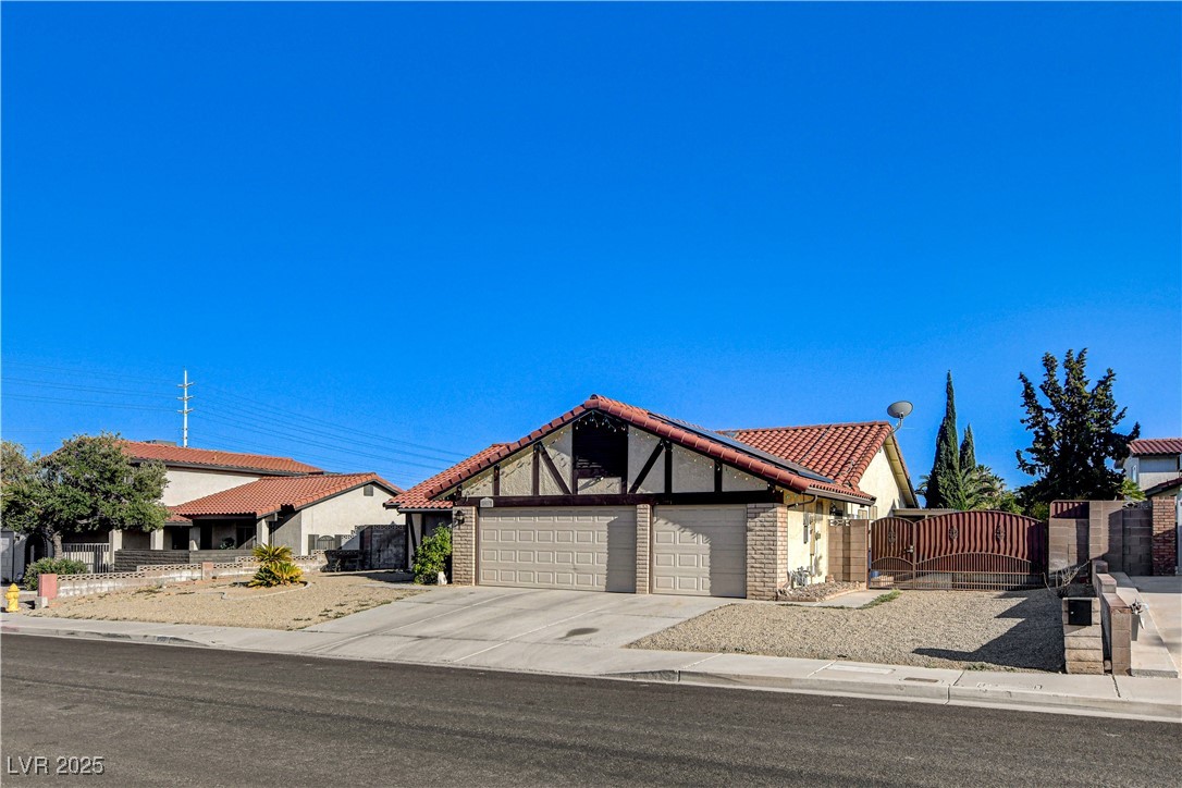 8517 Soneto Lane