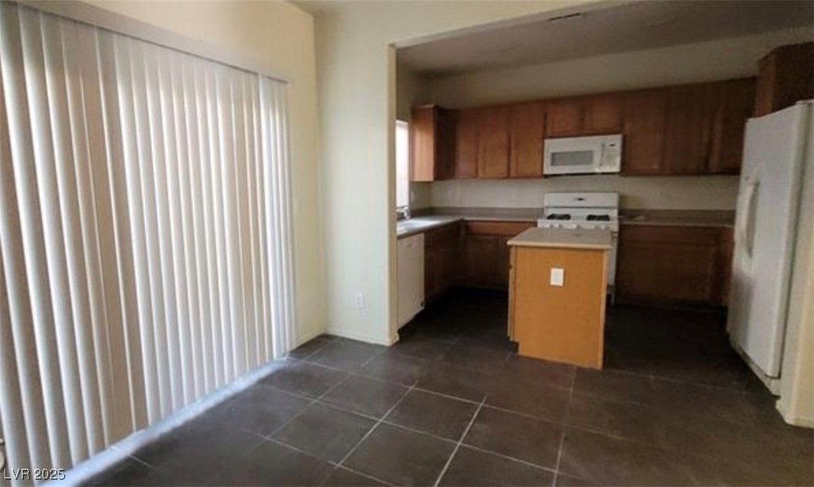8768 Charm Canyon Avenue, Las Vegas, Nevada image 15