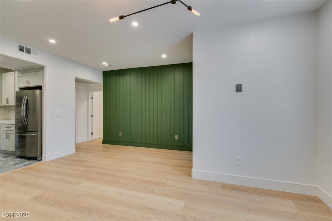 Las Vegas, Nevada 89103, United States, 2 Bedrooms Bedrooms, ,2 BathroomsBathrooms,Residential,Active,189122