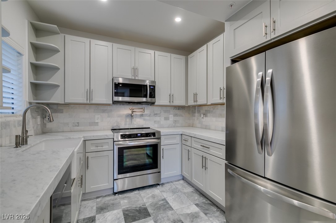 Las Vegas, Nevada 89103, United States, 2 Bedrooms Bedrooms, ,2 BathroomsBathrooms,Residential,Active,189122