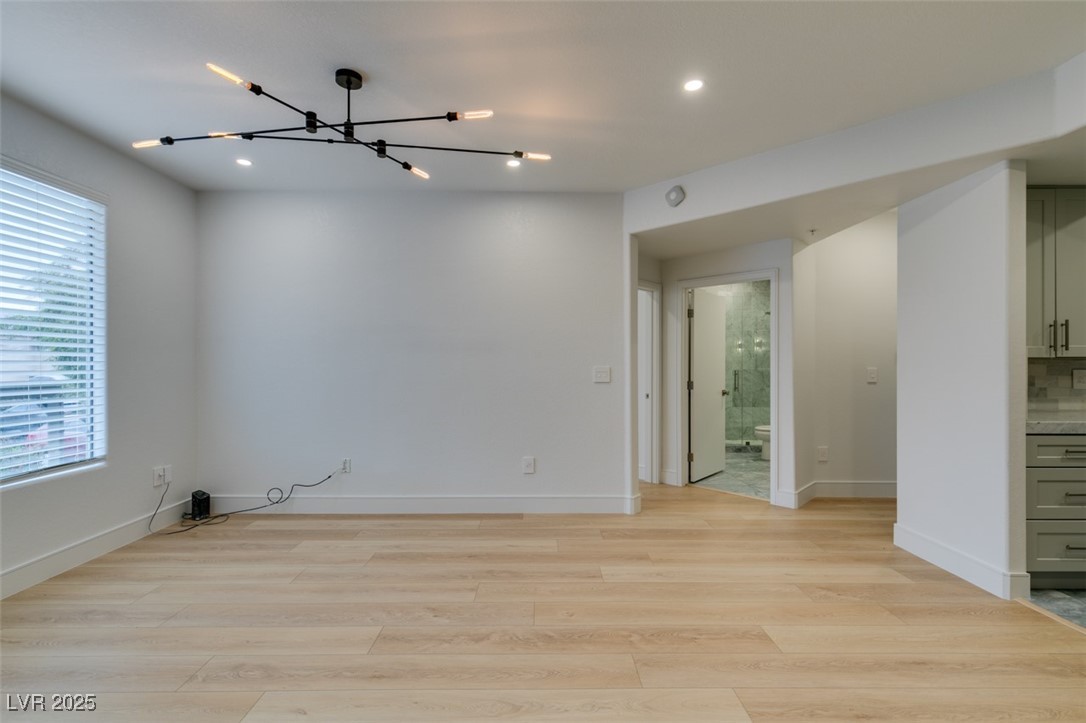 Las Vegas, Nevada 89103, United States, 2 Bedrooms Bedrooms, ,2 BathroomsBathrooms,Residential,Active,189122