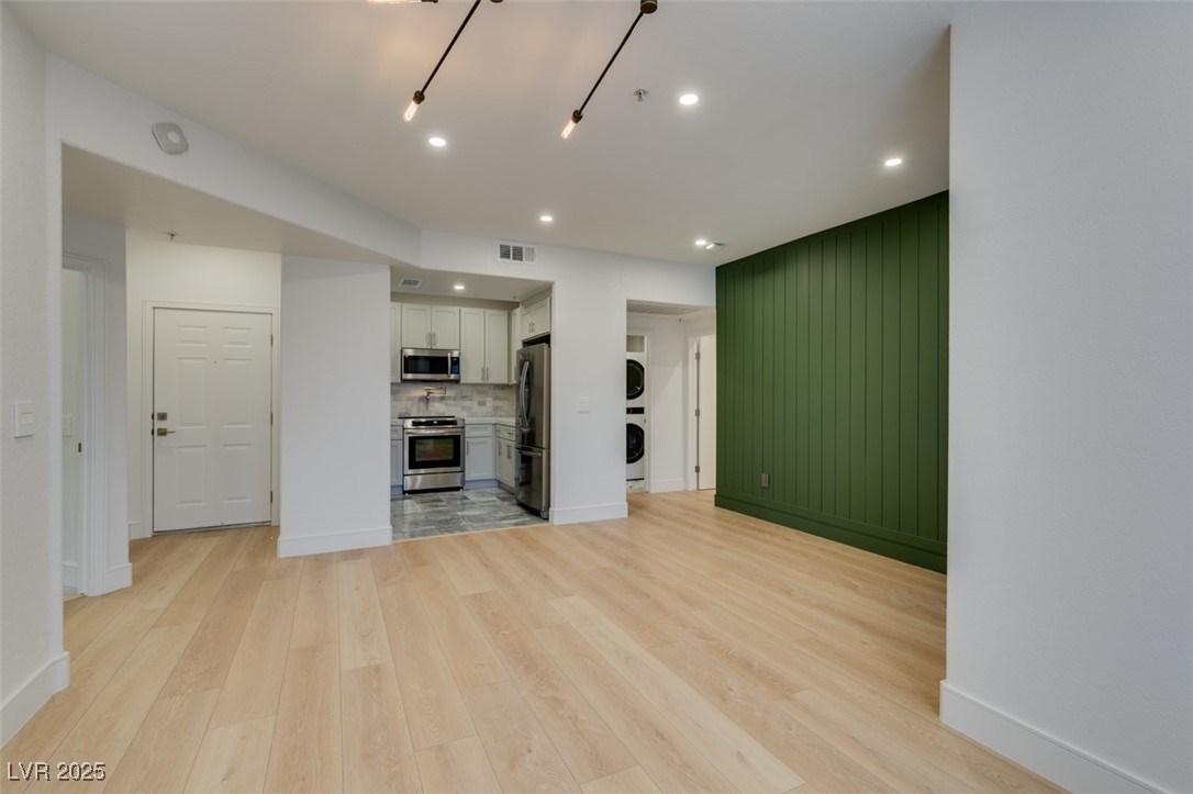 Las Vegas, Nevada 89103, United States, 2 Bedrooms Bedrooms, ,2 BathroomsBathrooms,Residential,Active,189122