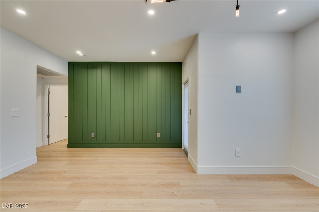 Las Vegas, Nevada 89103, United States, 2 Bedrooms Bedrooms, ,2 BathroomsBathrooms,Residential,Active,189122