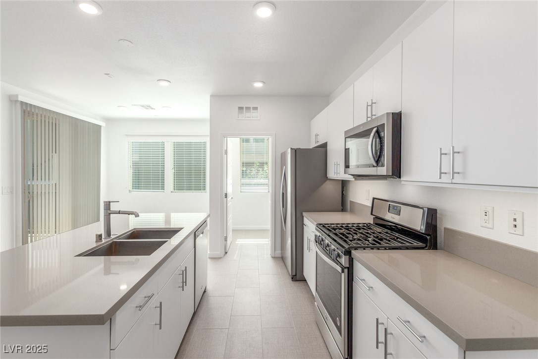 11257 Rainbow Peak Avenue 208