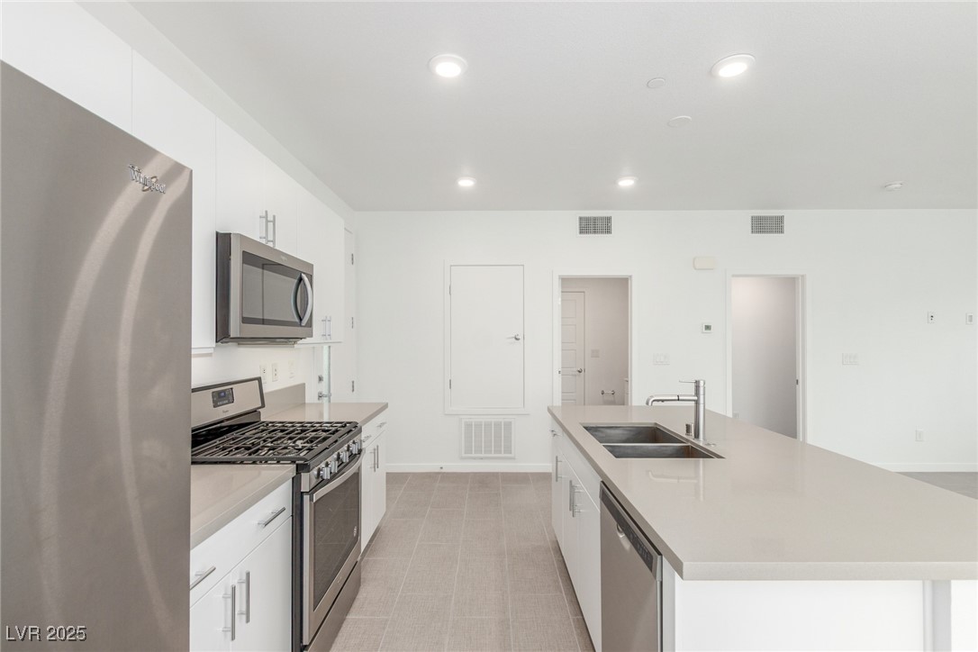 11257 Rainbow Peak Avenue 208