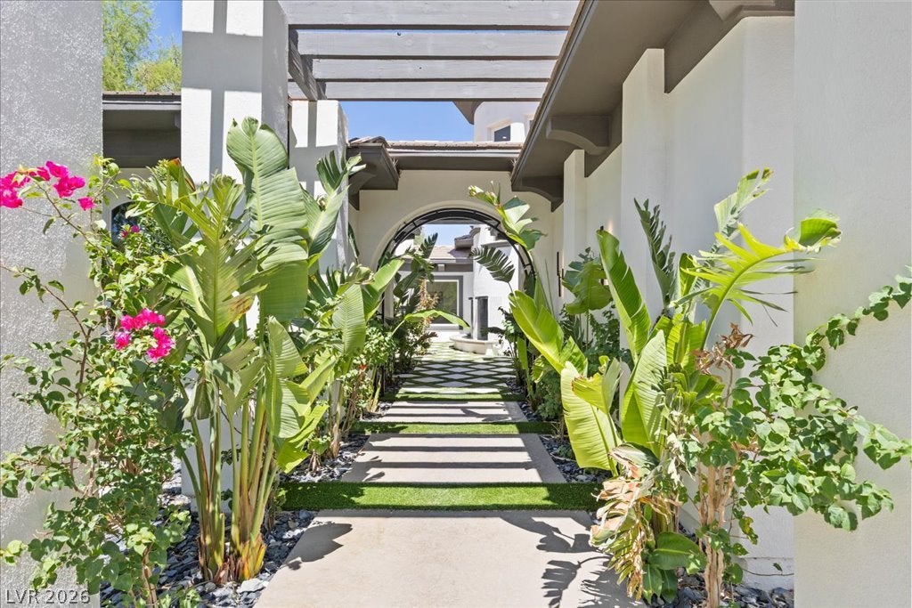 9252 Tournament Canyon Drive