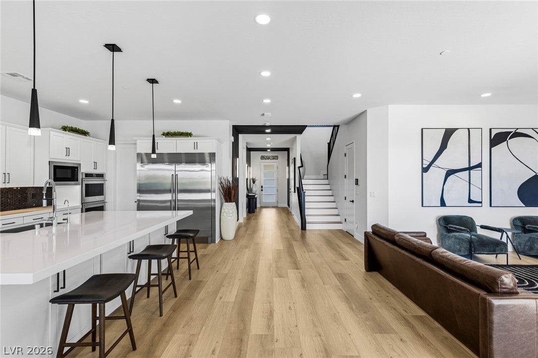 767 Glowing Horizon Street