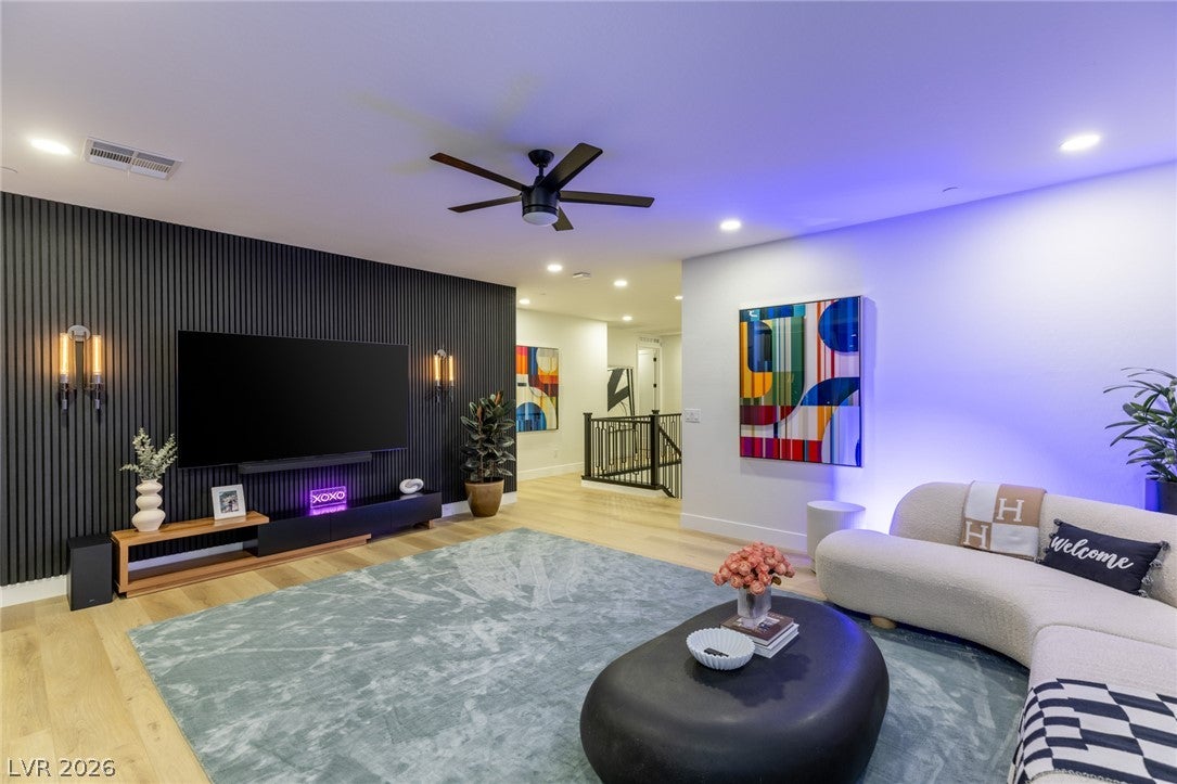 767 Glowing Horizon Street