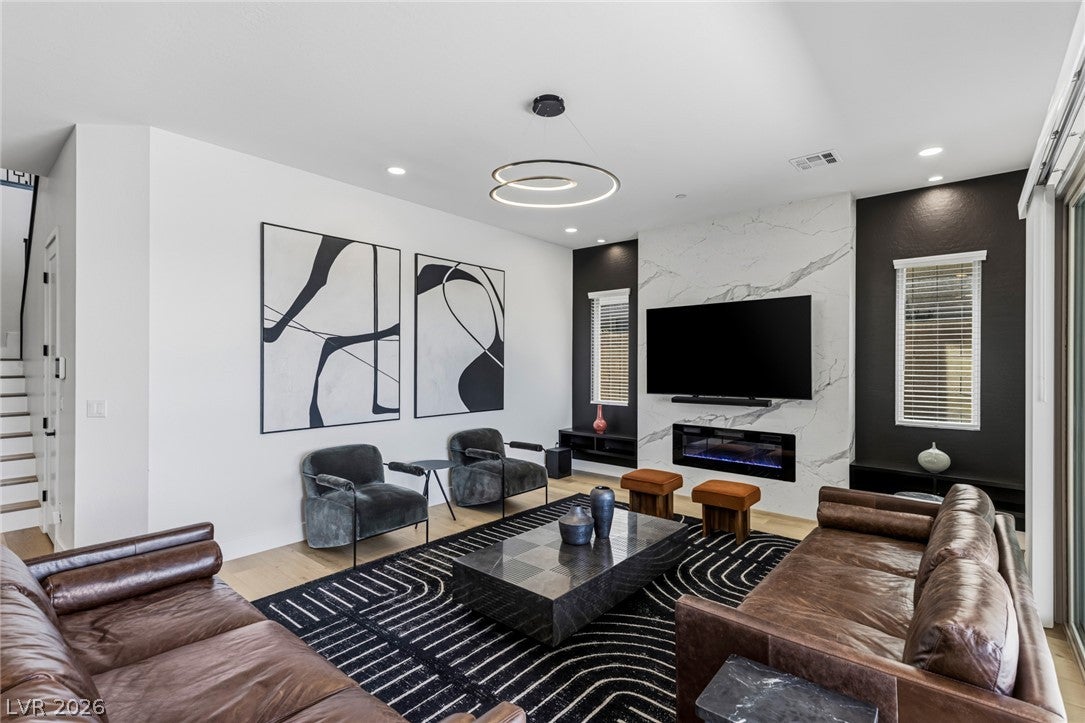 767 Glowing Horizon Street