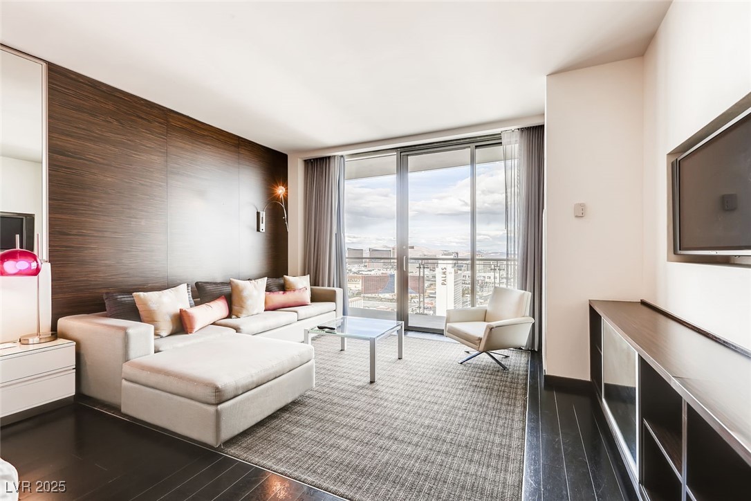 4381 W Flamingo Road 5220