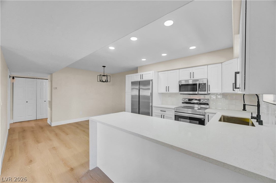2725 S Nellis Boulevard 1077