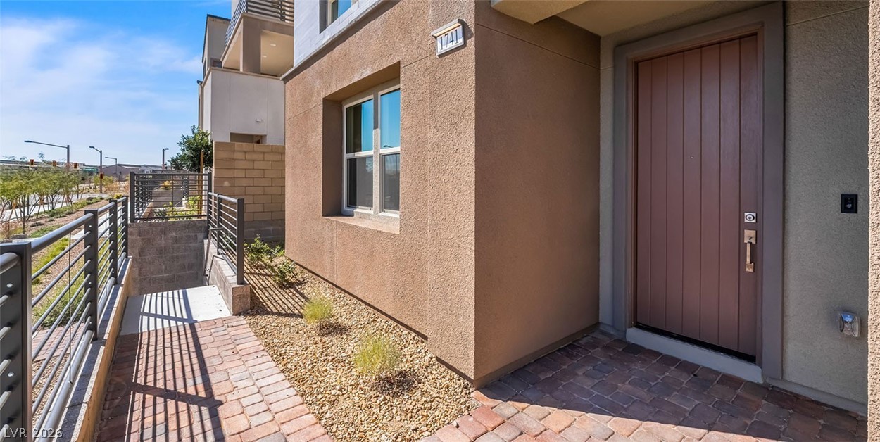 1741 N Desert Foothills Drive