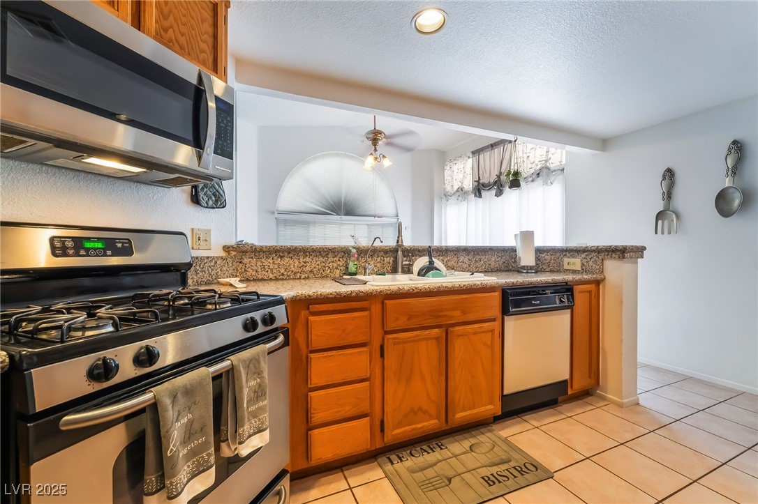 988 Flapjack Drive, Henderson, Nevada image 13