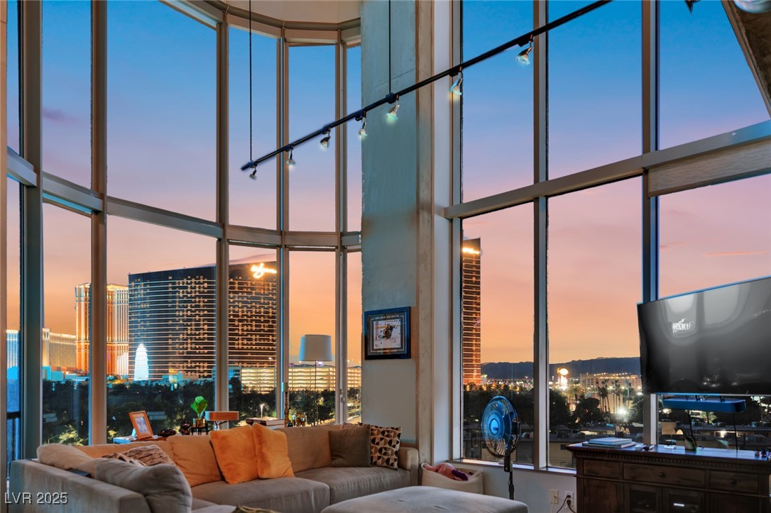 360 E Desert Inn Road 607