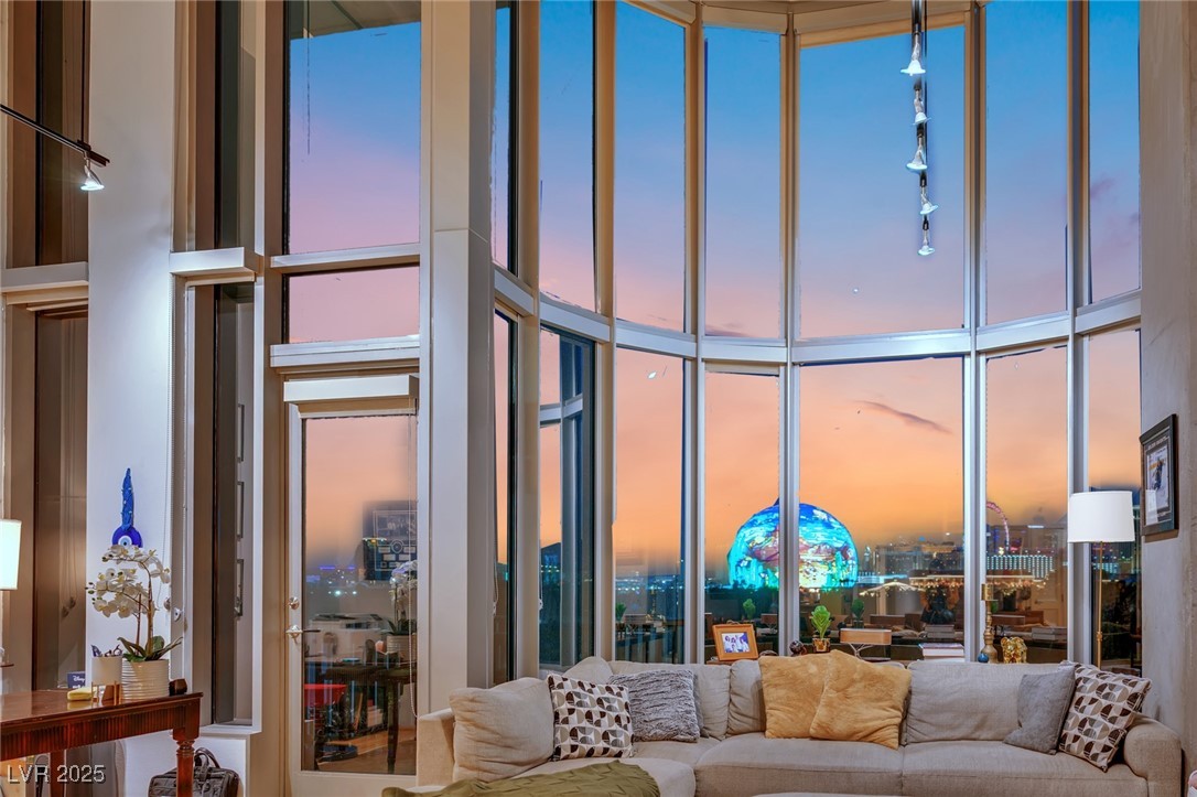 360 E Desert Inn Road 607