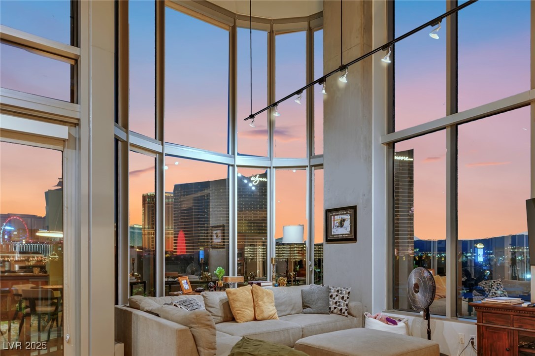 360 E Desert Inn Road 607