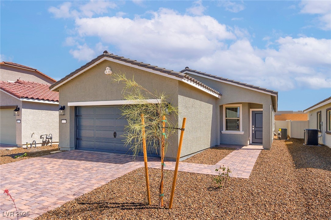 2624 Lily Point Street