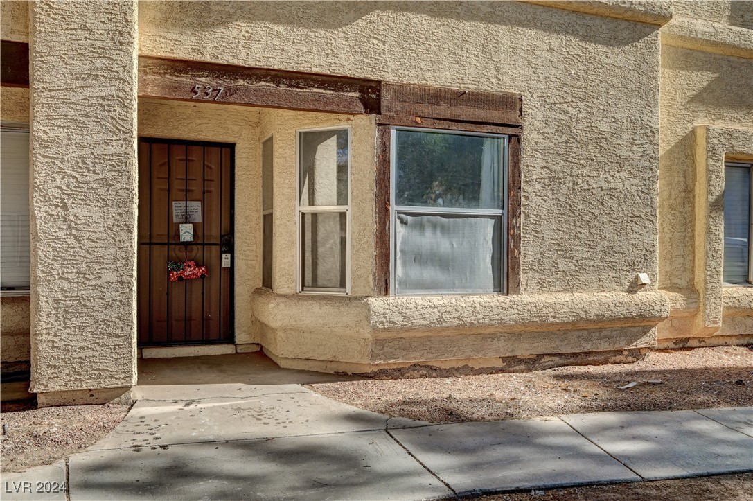 537 Kristin Lane, Henderson, Nevada image 2