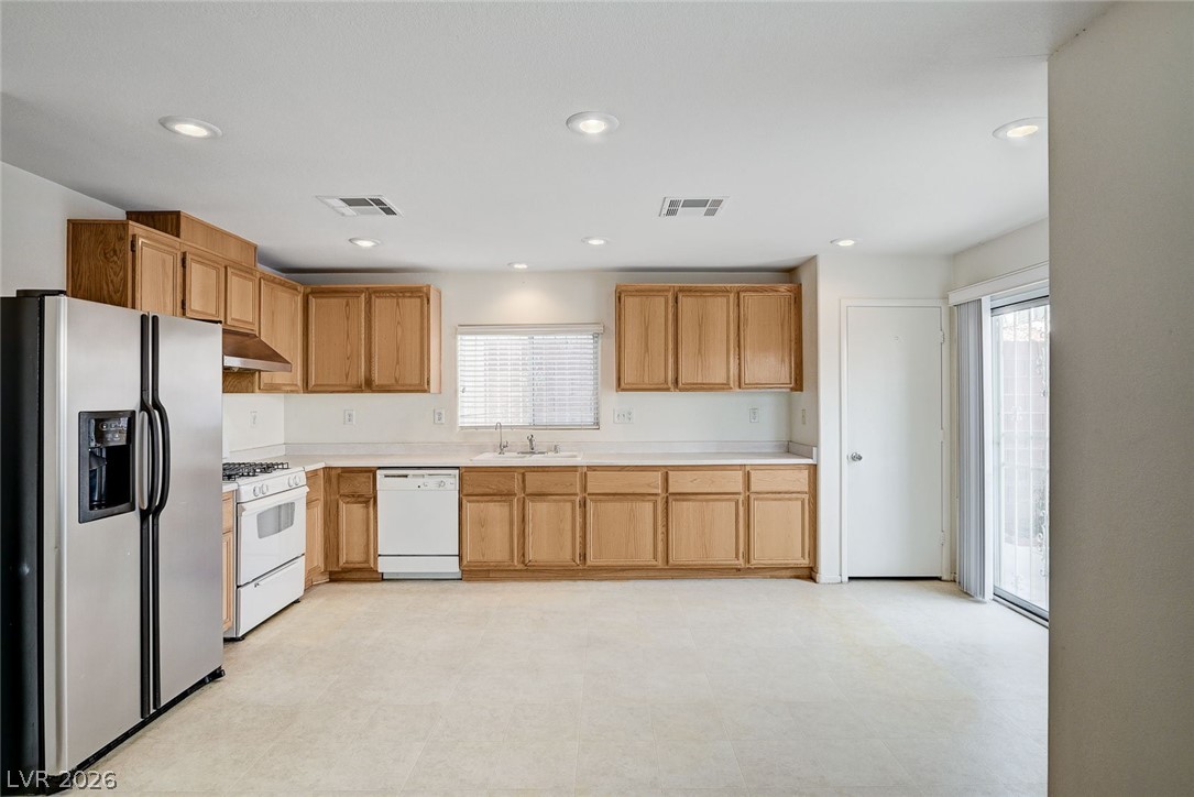 6736 Oak Mist Street