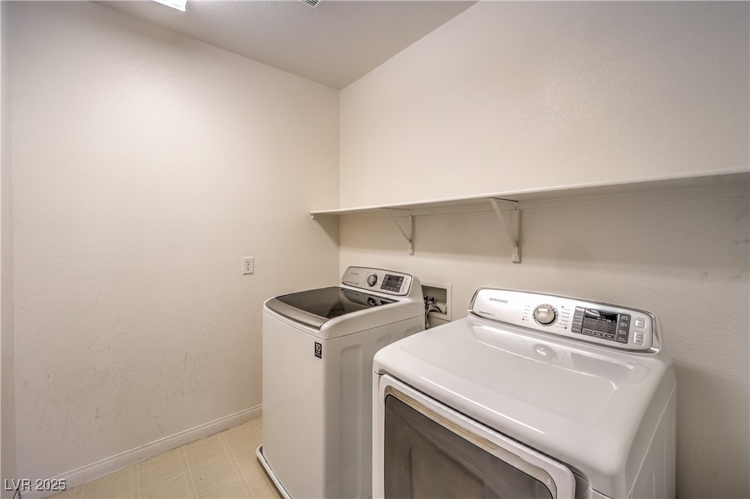 Henderson, Nevada 89052, United States, 4 Bedrooms Bedrooms, ,3 BathroomsBathrooms,Residential,Active,247754