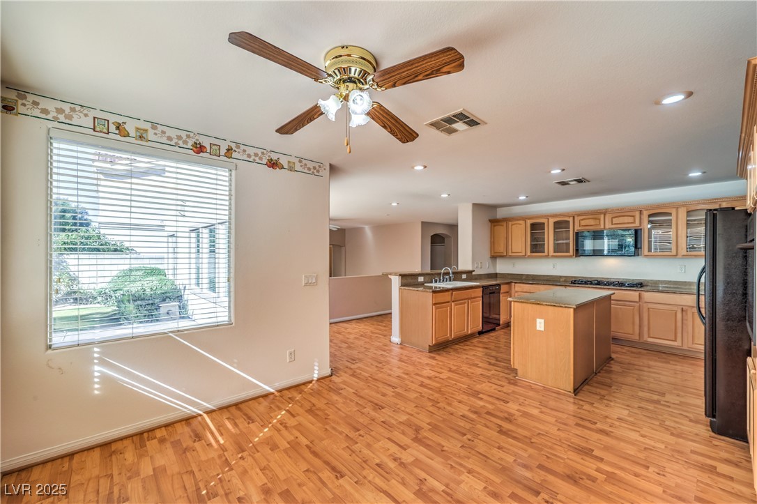 Henderson, Nevada 89052, United States, 4 Bedrooms Bedrooms, ,3 BathroomsBathrooms,Residential,Active,247754