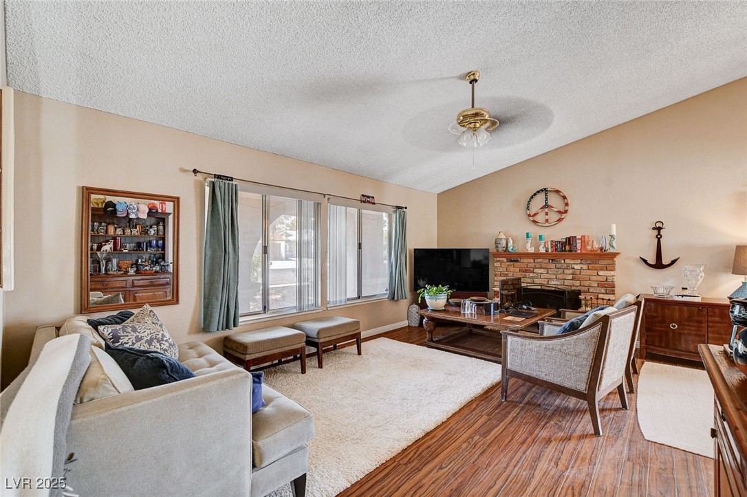 1909 Oakleaf Lane