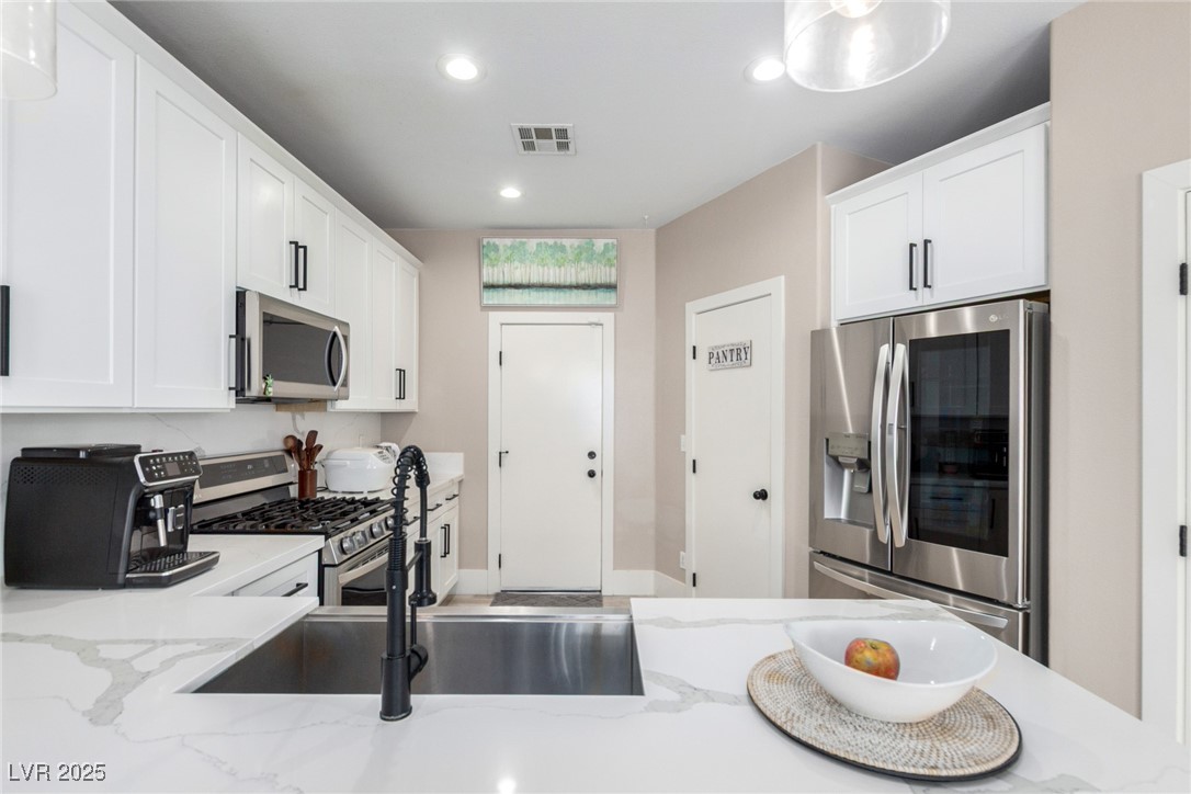 1360 Angel Falls Street, Las Vegas, Nevada image 12