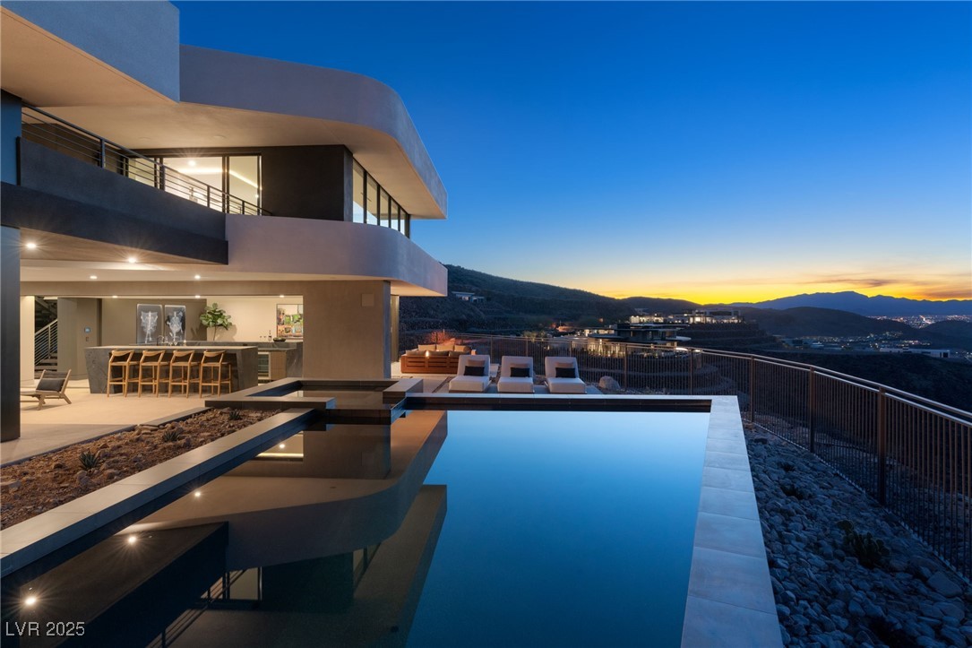 4 Horseshoe Rock Court
