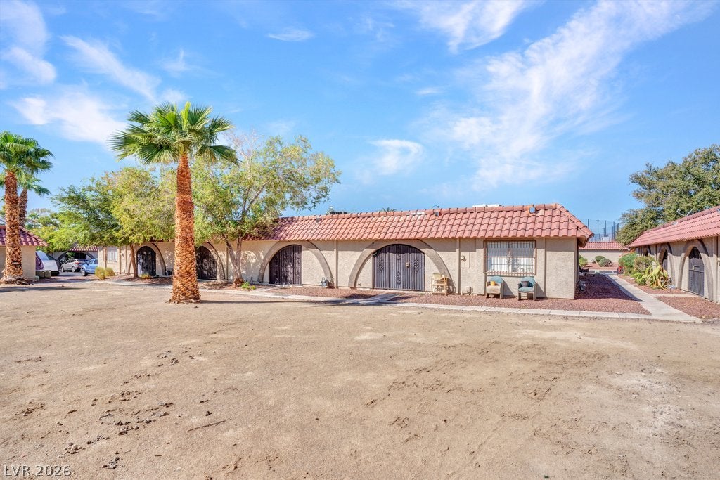833 Hedge Way 6