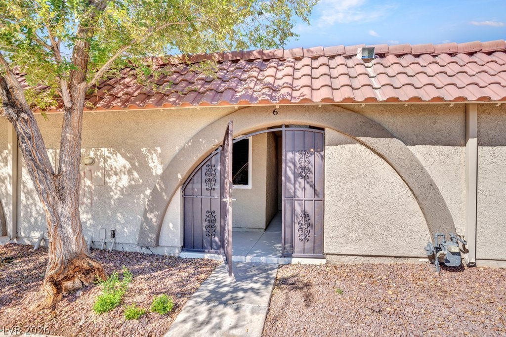 833 Hedge Way 6