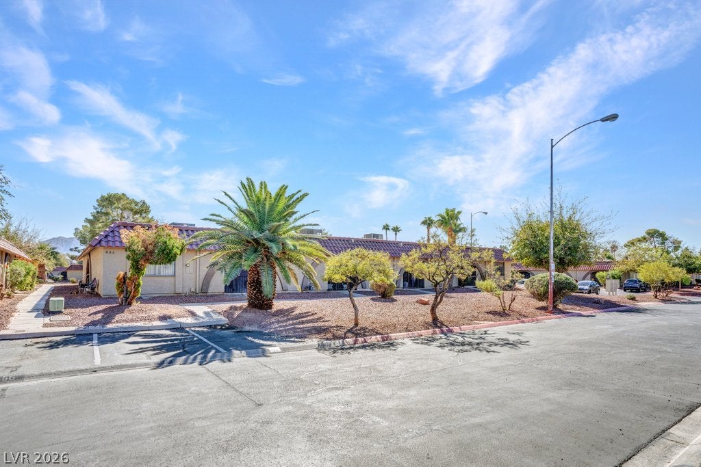 833 Hedge Way 6