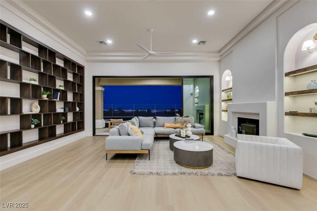 2104 Hot Oak Ridge Street